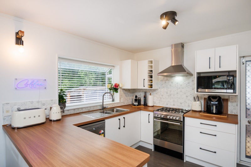 21 Dalfield Place, Highbury, Palmerston North - Carousel 2