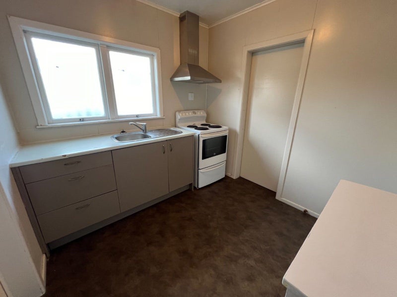 135 College Street , Awapuni, Palmerston North - Carousel 2
