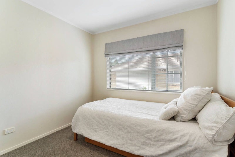 21A Butterworth Avenue, Opaheke, Papakura - Carousel 15