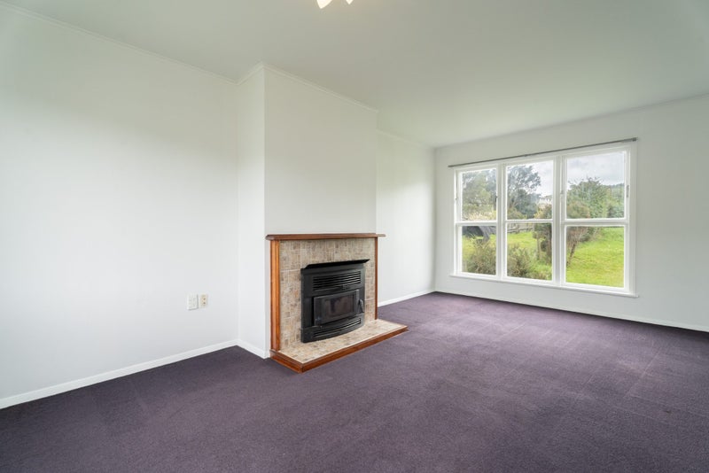 34 Bell Street, Tawa, Wellington - Carousel 2