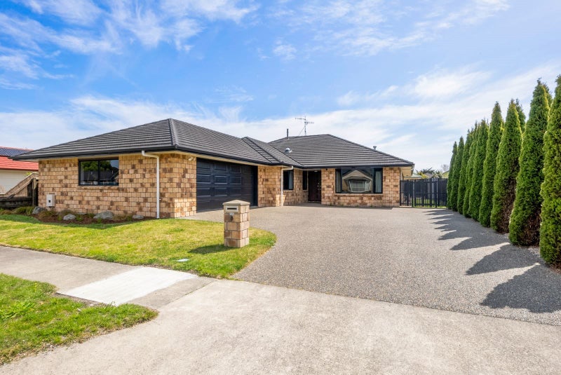 8 Gandalf Crescent, Paraparaumu, Paraparaumu - Carousel 1