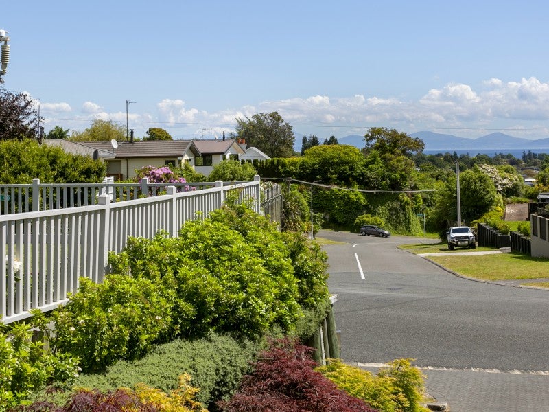 14 Chesham Avenue, Waipahihi, Taupo - Carousel 19