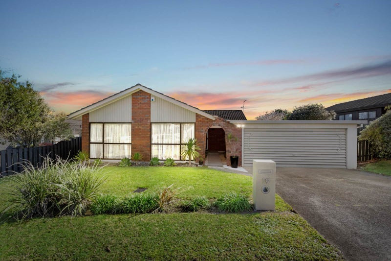19 Parramatta Place, Botany Downs, Auckland - Carousel 1