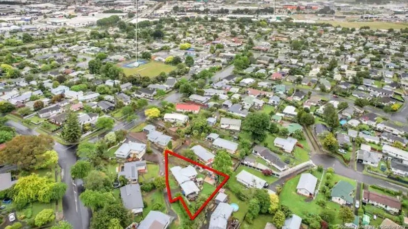 46 Pohutukawa Drive, Pukete, Hamilton - Carousel 1