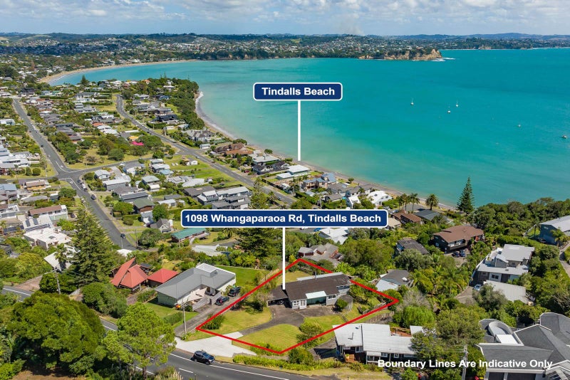 1098 Whangaparaoa Road, Tindalls Beach, Whangaparaoa - Carousel 2