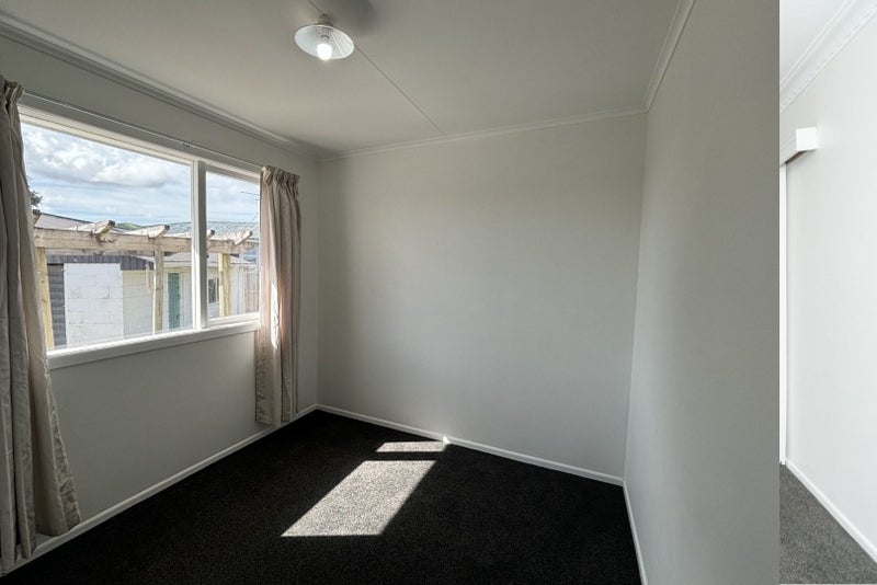 77 Collins Road, Melville, Hamilton - Carousel 14