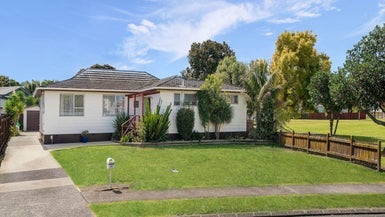 37 Darren Crescent, Half Moon Bay, Auckland - Carousel 1