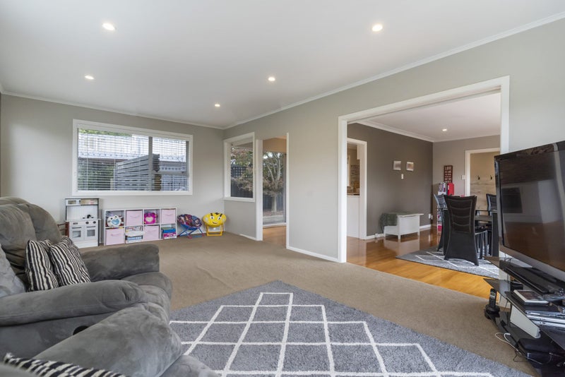 35 Marriott Road, Pakuranga, Auckland - Carousel 2