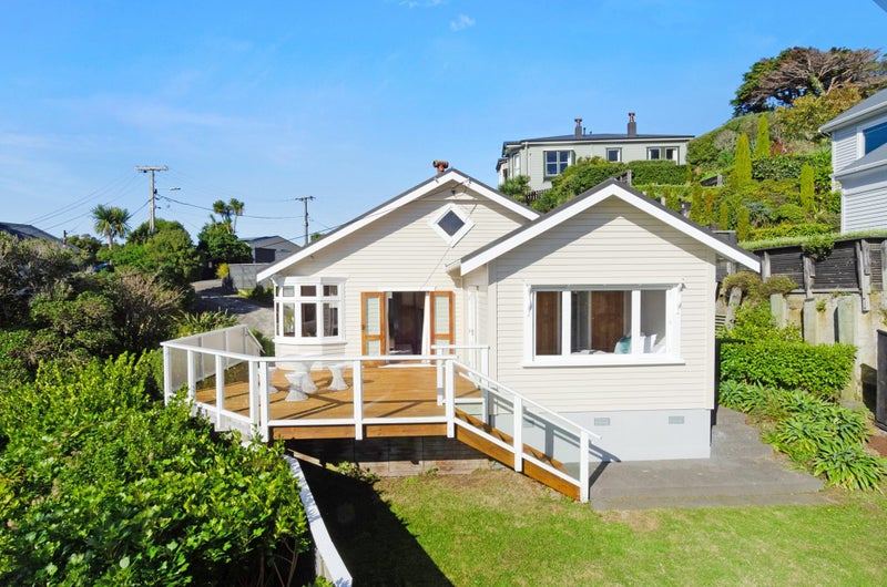 4 Mertoun Terrace, Kelburn, Wellington - Carousel 1