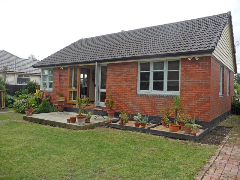 5 Rowcliffe Crescent, Avonside, Christchurch - Carousel 1