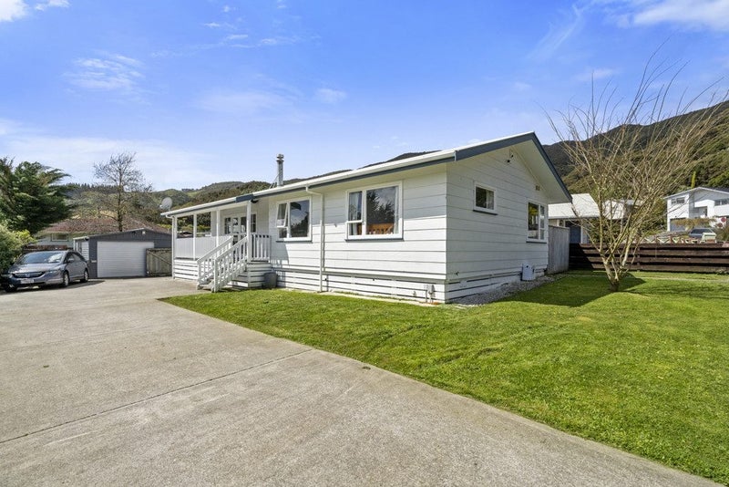 27 Antrim Crescent, Wainuiomata, Lower Hutt - Carousel 1