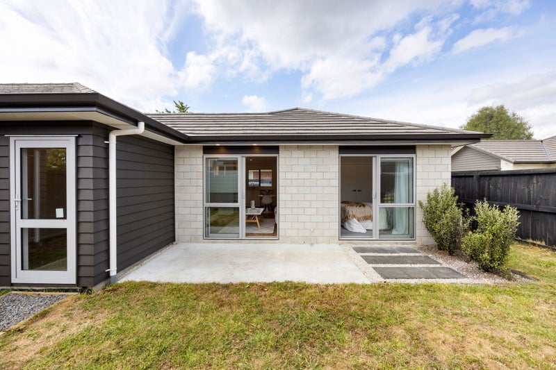 2/7 Rutherford Street, Chedworth, Hamilton - Carousel 15