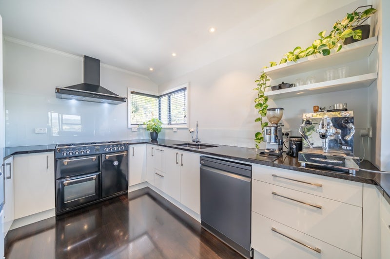 11 Chastudon Place, Tawa, Wellington - Carousel 2