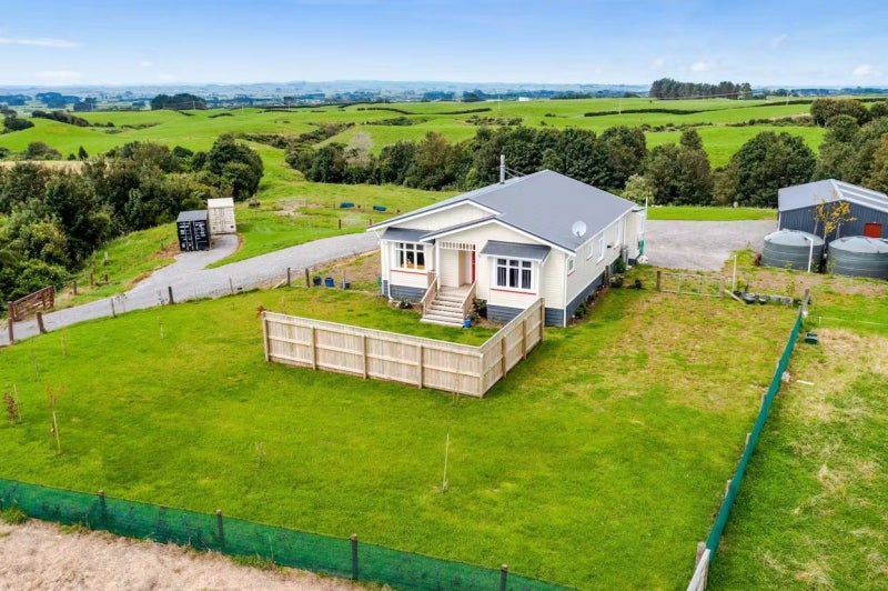 403 Opunake Road, Cardiff - Carousel 1