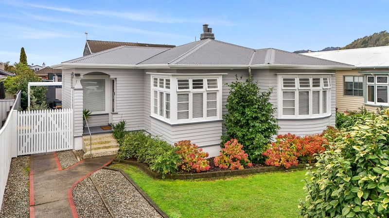 13 Grove Street, The Wood, Nelson - Carousel 1