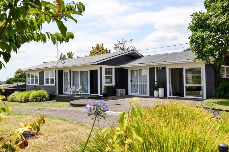 3 Acacia Crescent, Glenview, Hamilton - Carousel 1