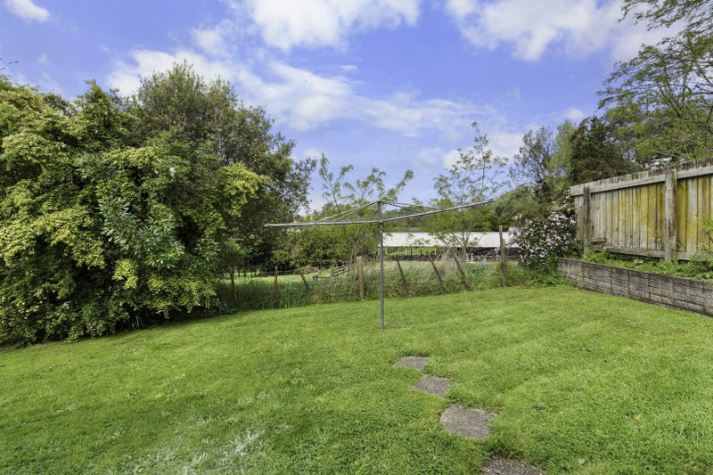 20 Acacia Crescent, Glenview, Hamilton - Carousel 11