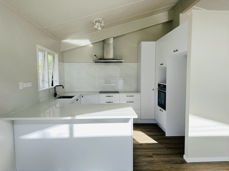 27 Greenhithe Road, Greenhithe, Auckland - Carousel 1