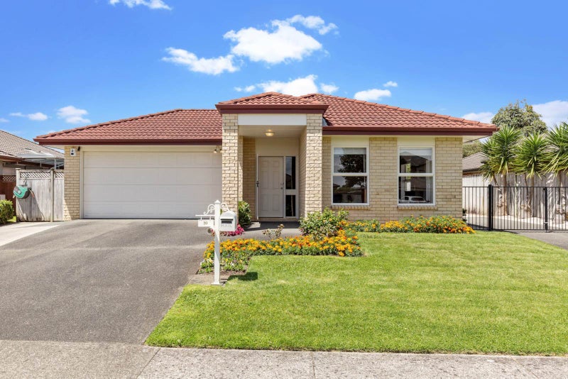 30 Turnberry Drive, Wattle Downs, Auckland - Carousel 1