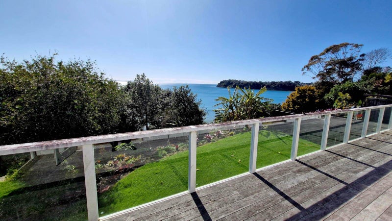 10 Joydon Place, Stanmore Bay, Whangaparaoa - Carousel 1