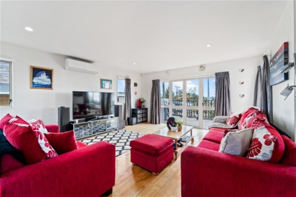 1/720 East Coast Road, Pinehill, Auckland - Carousel 2