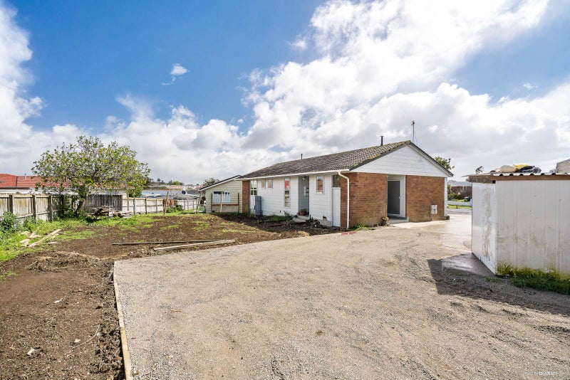 11 Chine Place, Favona, Auckland - Carousel 2