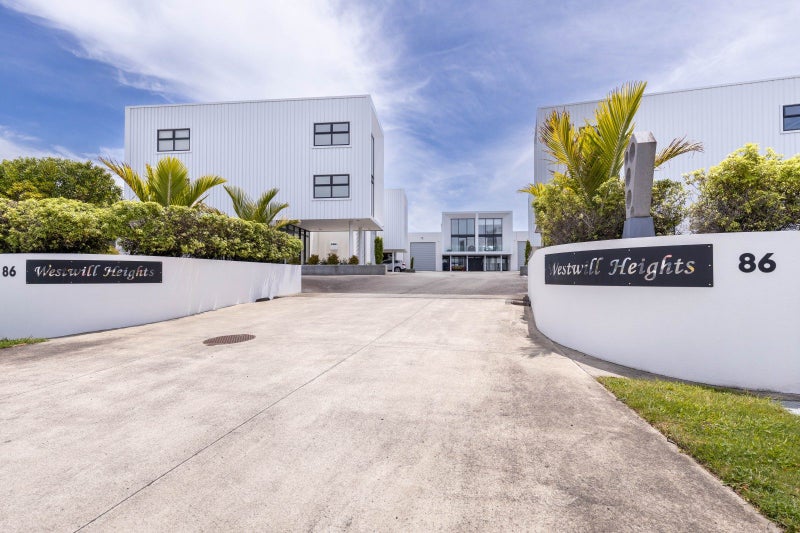 5/86 Hurlstone Drive, Waiwhakaiho, New Plymouth - Carousel 1