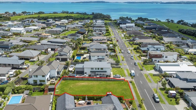 64 Liberty Crescent, Beachlands, Auckland - Carousel 1