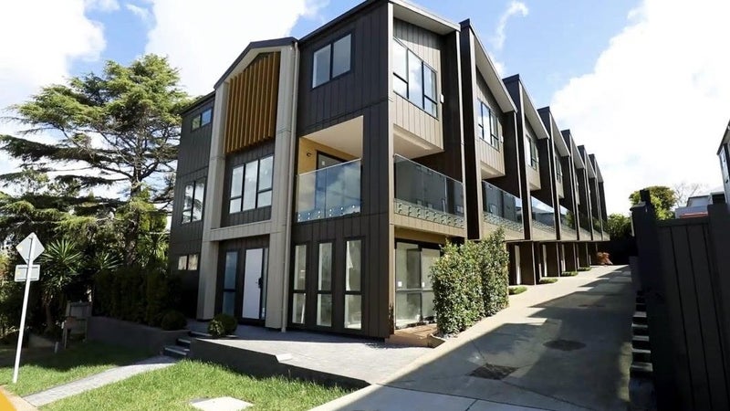 4/30 Potter Avenue, Northcote, Auckland - Carousel 1