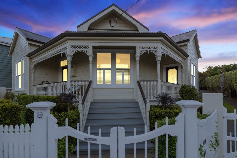11 Shoal Bay Road, Devonport, Auckland - Carousel 1
