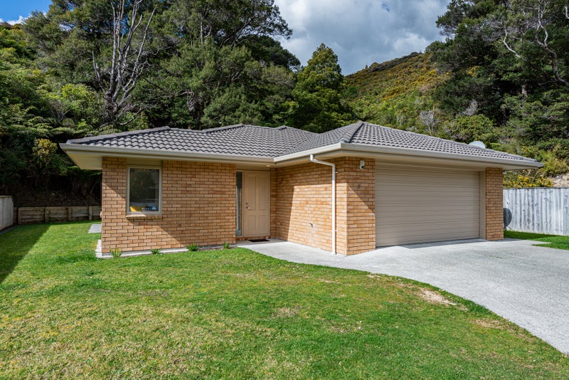 9 Boleyn Close, Kingsley Heights, Upper Hutt - Carousel 1