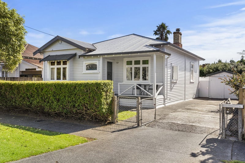 12 Ward Terrace, Sandringham, Auckland - Carousel 1