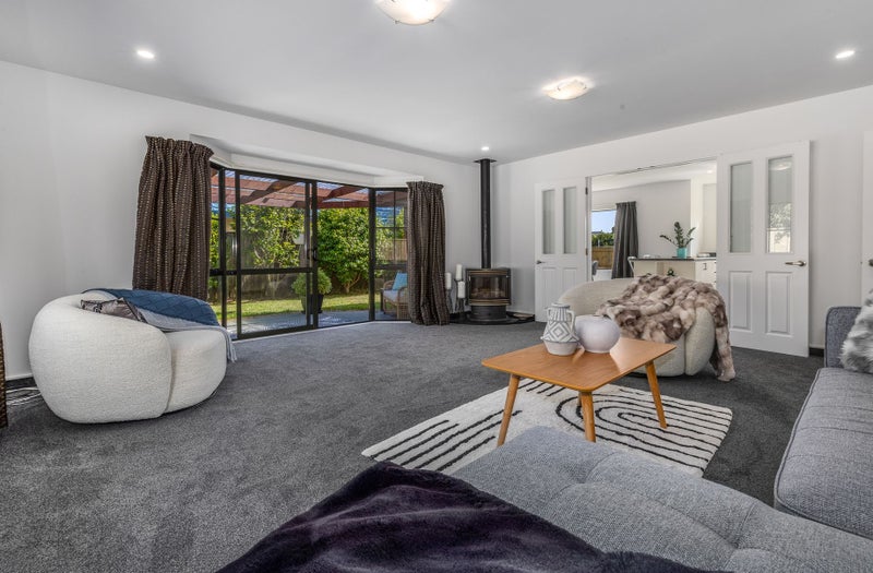 136 Guildford Drive, Paraparaumu Beach, Paraparaumu - Carousel 2