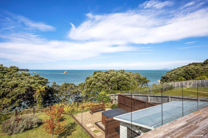 975 Whangaparaoa Road, Matakatia, Whangaparaoa - Carousel 2
