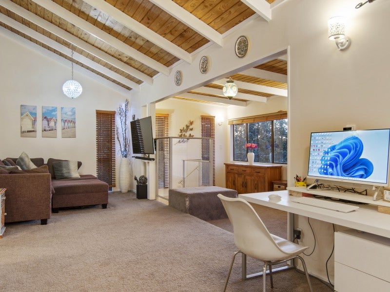 10 Neil Place, Gate Pa, Tauranga - Carousel 2