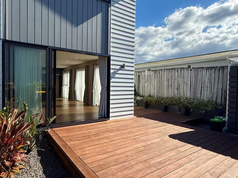 26C Amberley Avenue, Te Atatu South, Auckland - Carousel 2