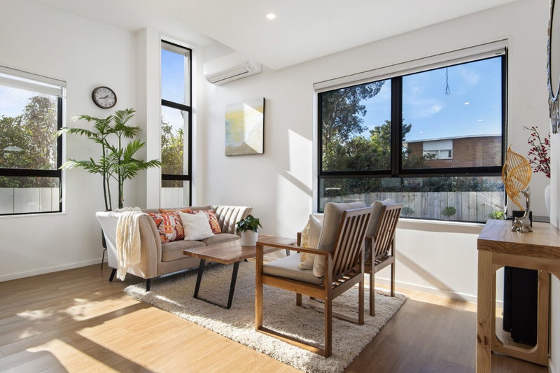 61B Knights Road, Rothesay Bay, Auckland - Carousel 2