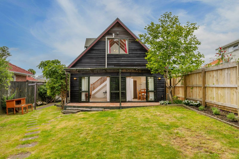 11 Kettle Street, Point Chevalier, Auckland - Carousel 1