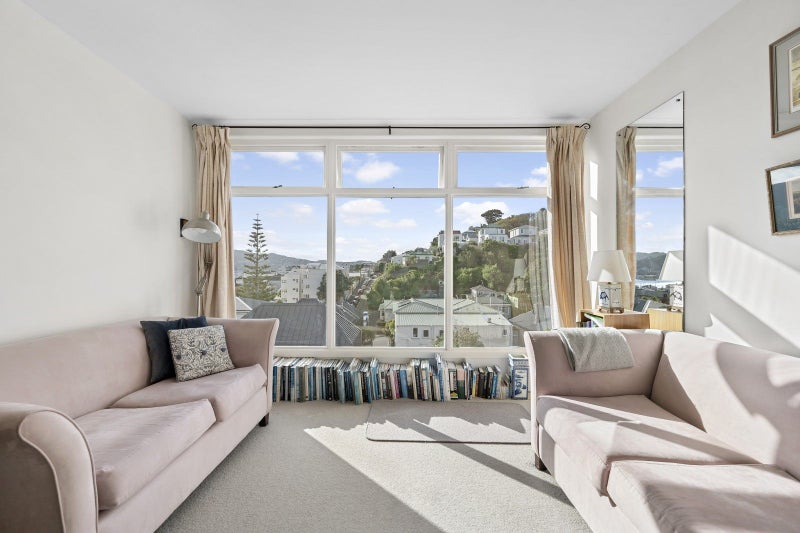 19/4 Claremont Grove, Mount Victoria, Wellington - Carousel 2