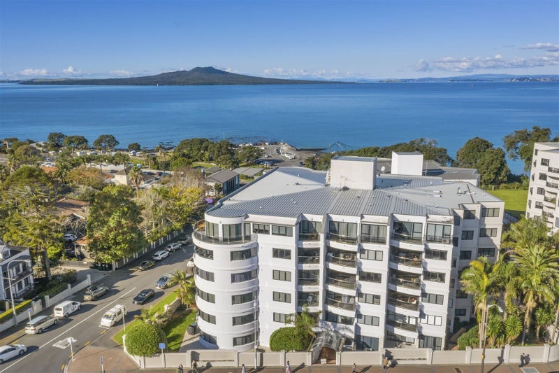 3G/175 Hurstmere Road, Takapuna, Auckland - Carousel 1