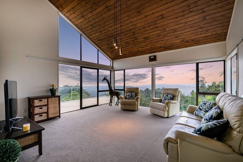 922 West Coast Road, Waiatarua, Auckland - Carousel 2