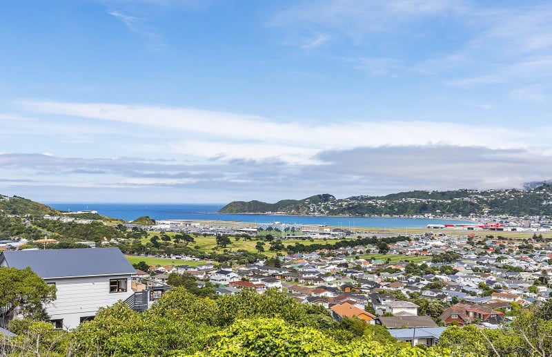 39 Seatoun Heights Road, Seatoun, Wellington - Carousel 1