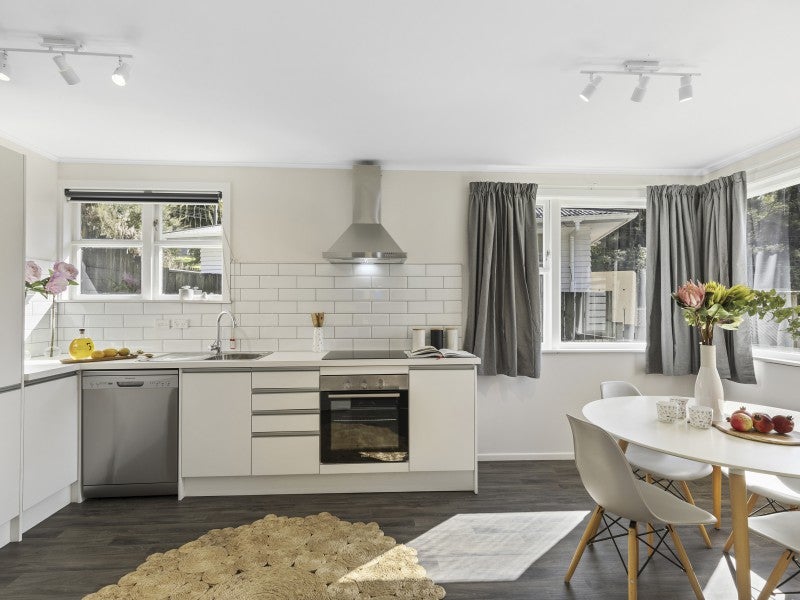 49 Bird Grove, Stokes Valley, Lower Hutt - Carousel 2