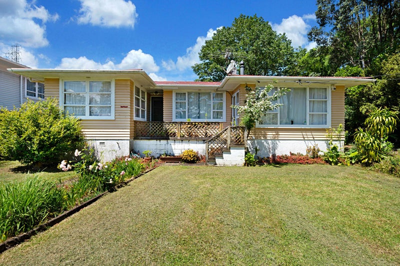 166 Whitney Street, Blockhouse Bay, Auckland - Carousel 1