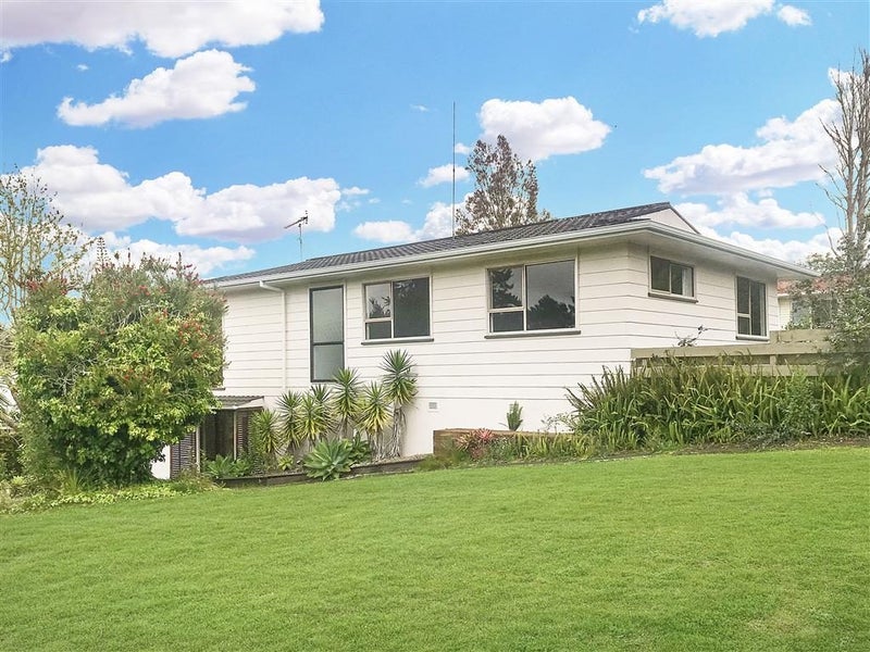 21 Lavery Place, Sunnynook, Auckland - Carousel 1
