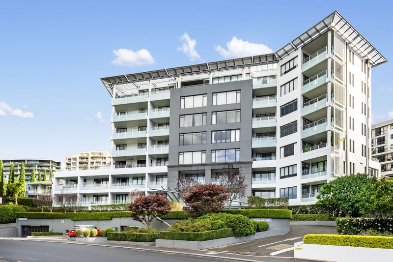 1H/24 James Cook Crescent, Remuera, Auckland - Carousel 1