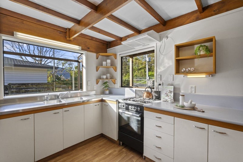 34 Field Street, Silverstream, Upper Hutt - Carousel 2