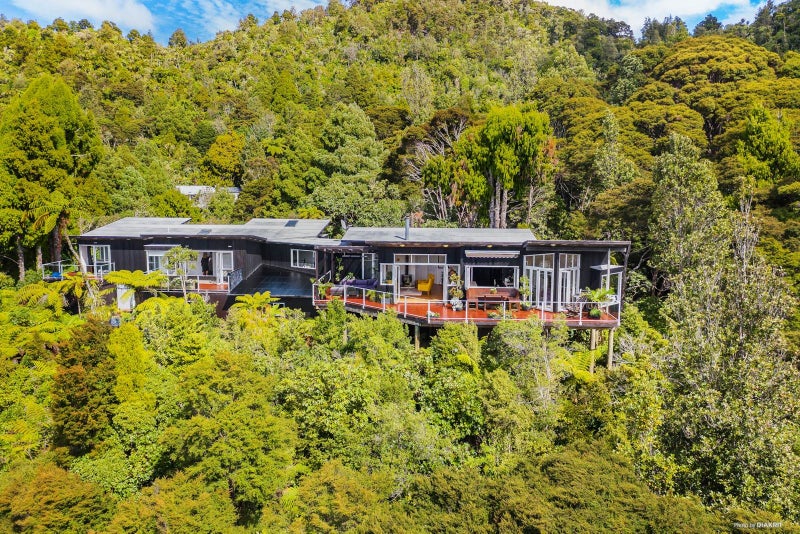 414 Scenic Drive, Waiatarua, Auckland - Carousel 1