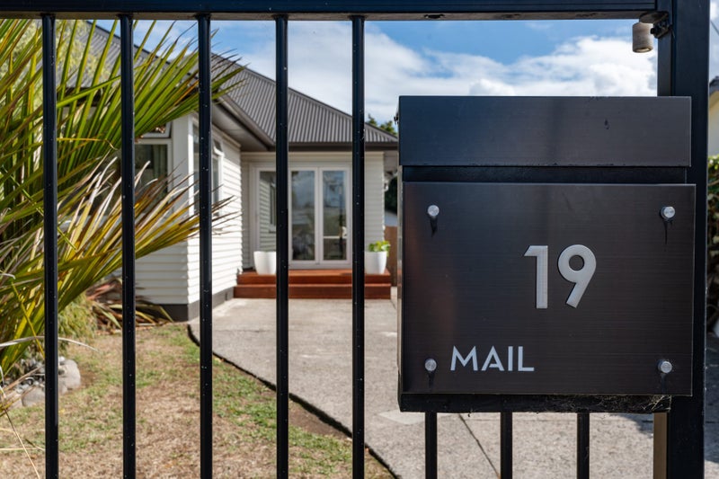 19 Nixon Street, Hamilton East, Hamilton - Carousel 28