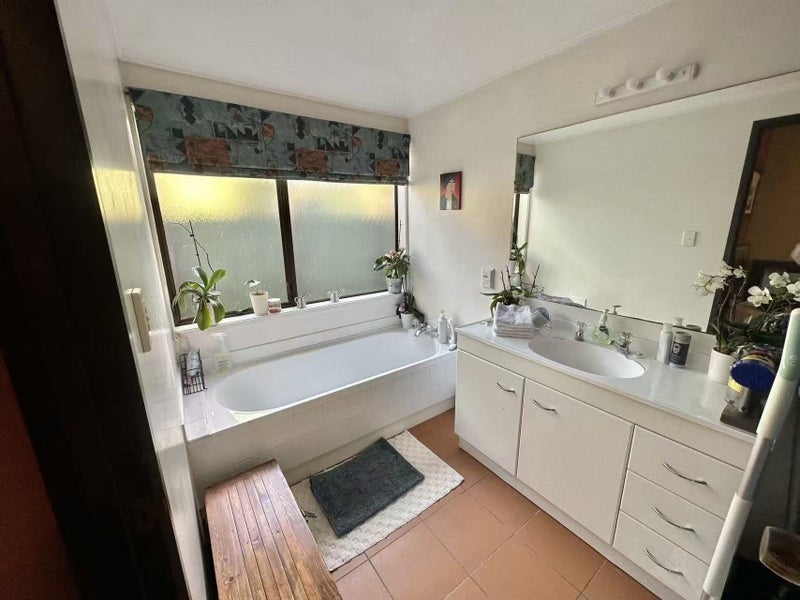 9 Loloma Drive, Half Moon Bay, Auckland - Carousel 2